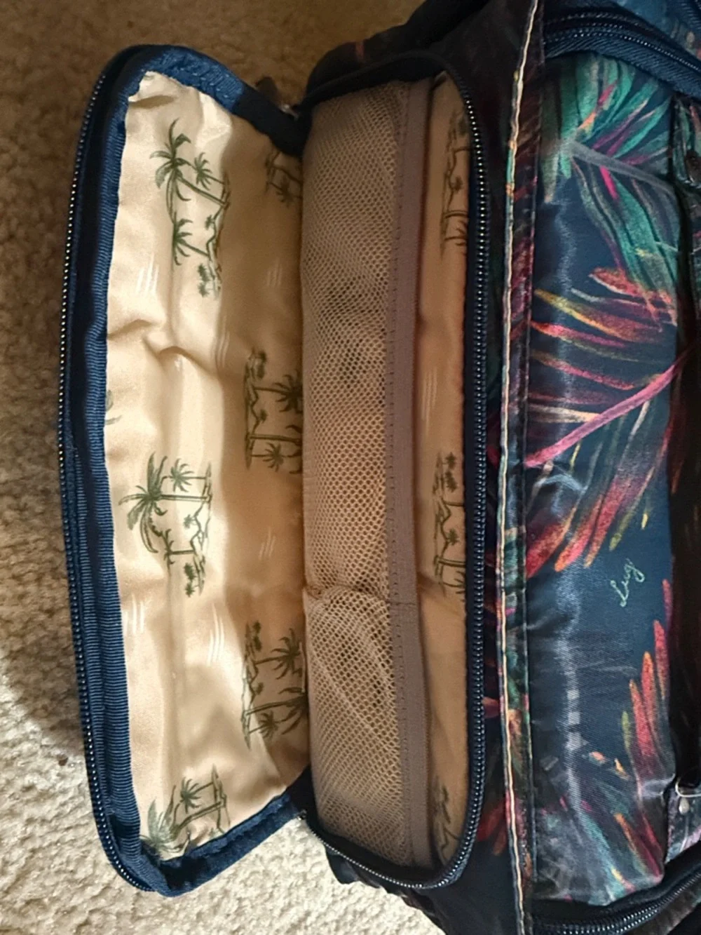 NWT lug trolley cosmetic case